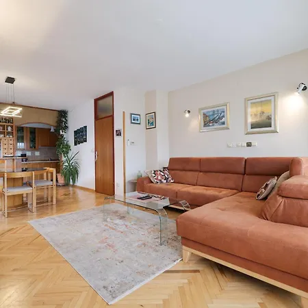 巴宾公寓酒店 *